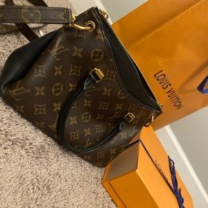 Louis Vuitton crossbody bag